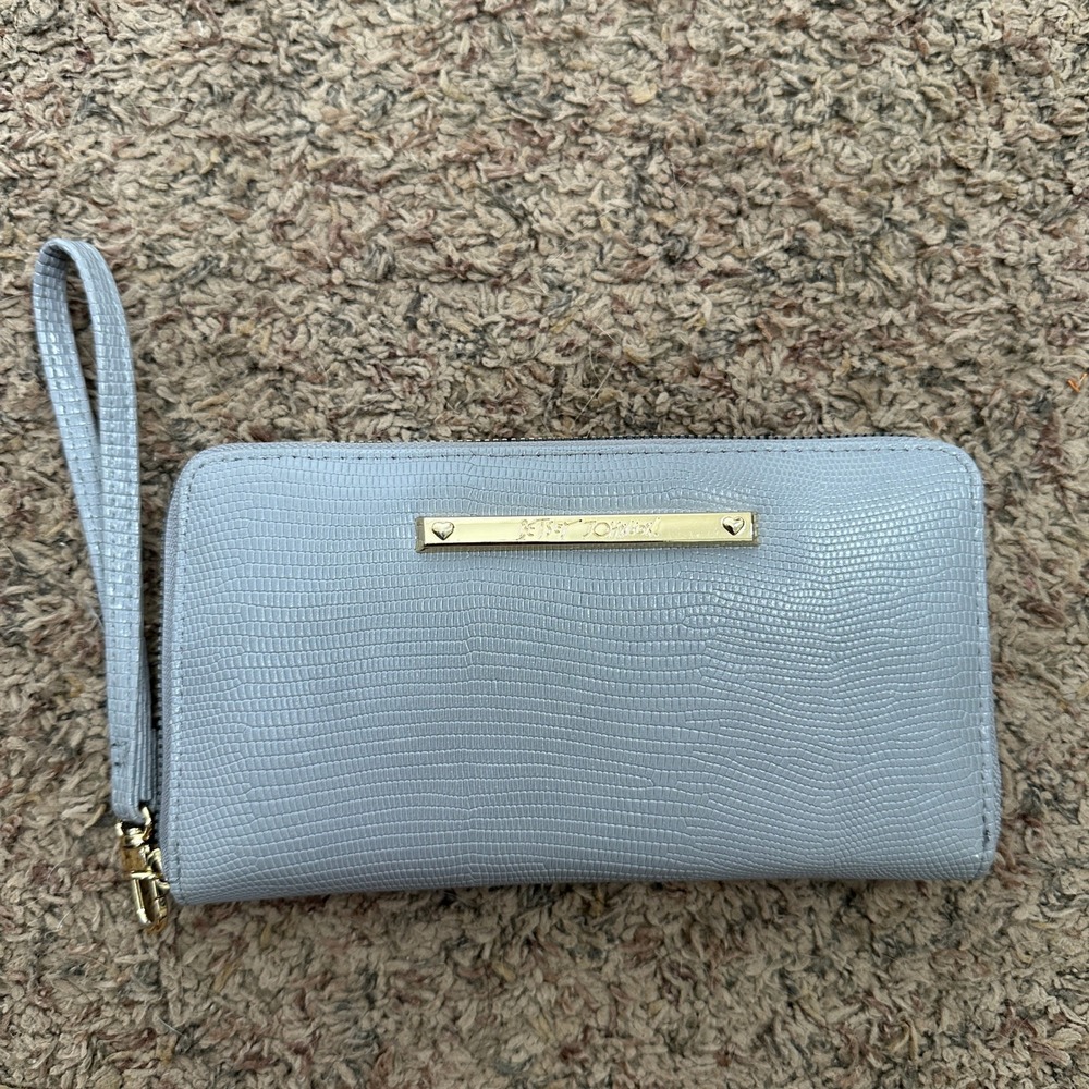 Betsey Johnson Gray Lizard Embossed Zip Around Wristlet Wallet Hot Pink Interior